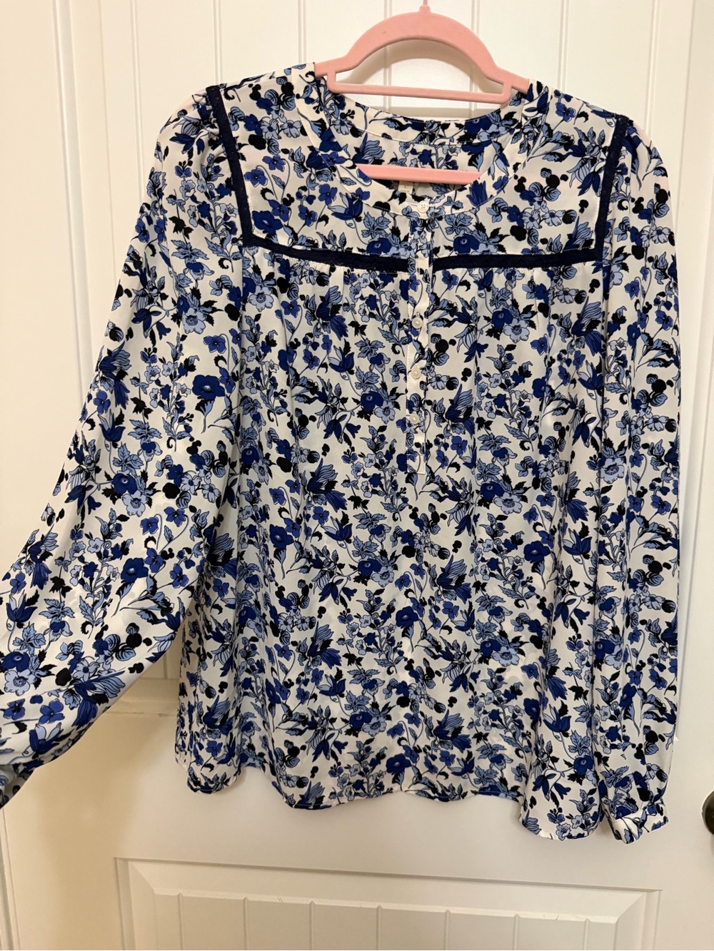 Talbots Blue and Cream Lace Embroidered Trim Floral Blouse Sz Large - Picture 8 of 17